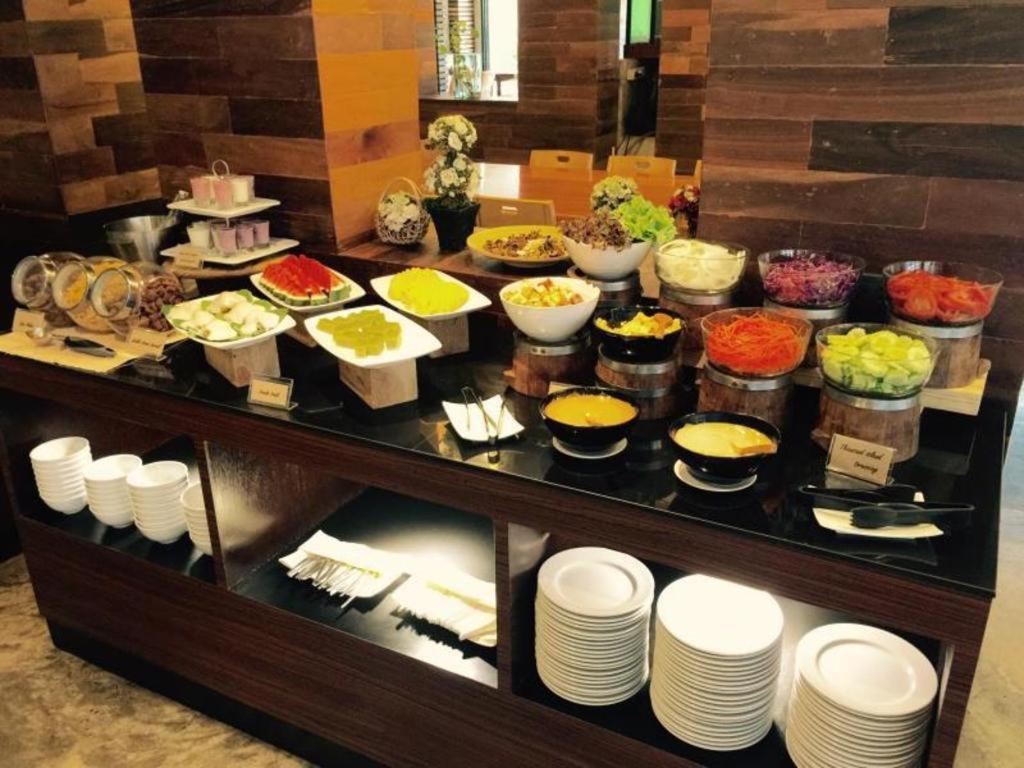 Klim Hotel Buriram Eksteriør bilde