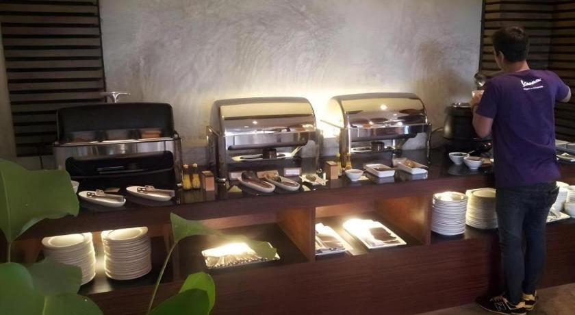 Klim Hotel Buriram Eksteriør bilde