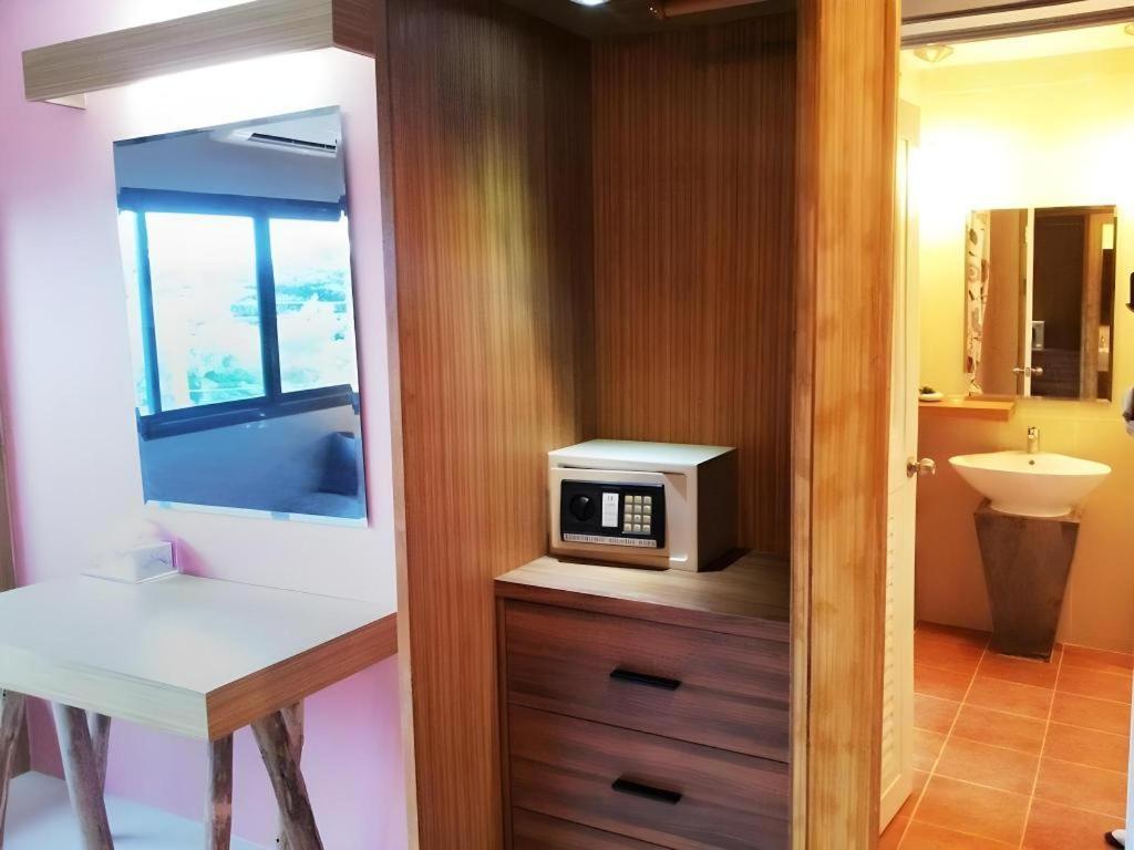Klim Hotel Buriram Eksteriør bilde