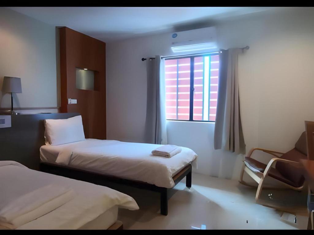 Klim Hotel Buriram Eksteriør bilde