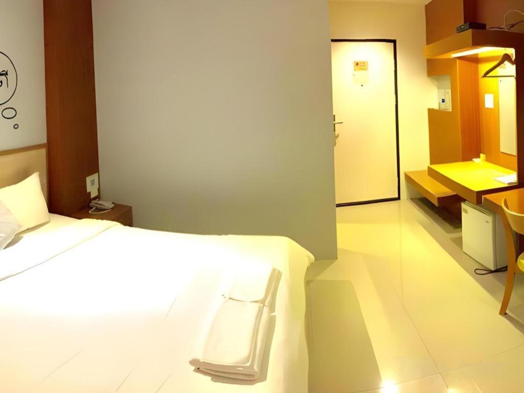 Klim Hotel Buriram Eksteriør bilde