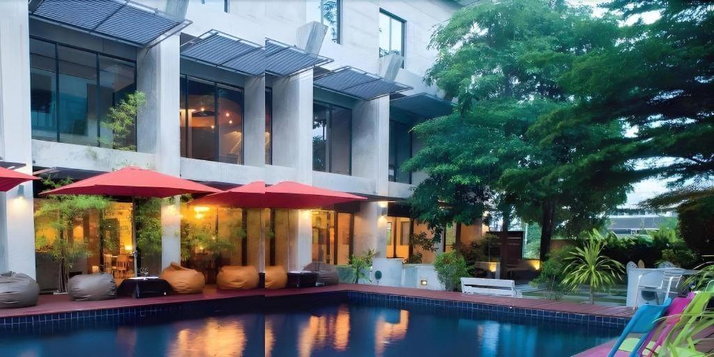 Klim Hotel Buriram Eksteriør bilde